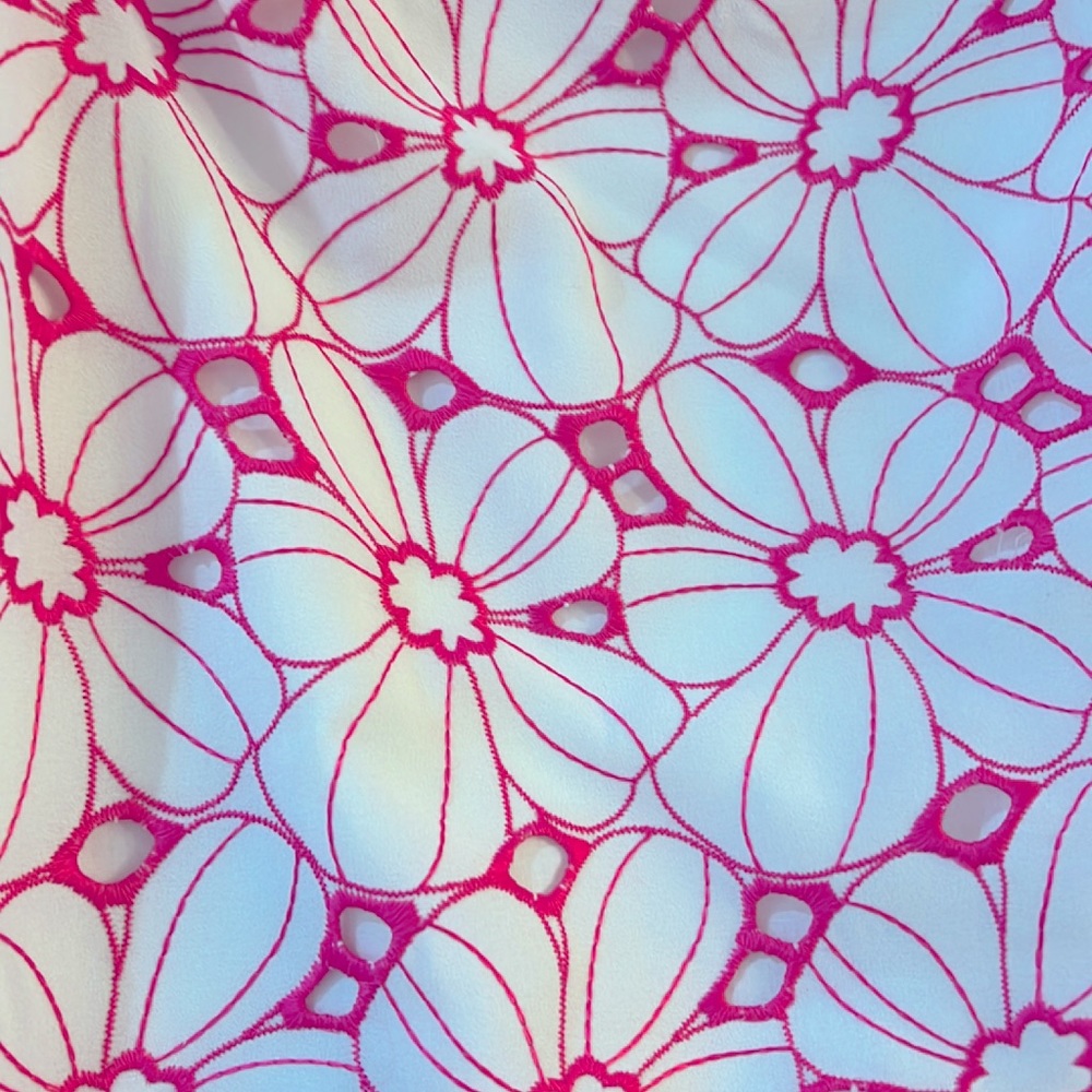 Lilly Pulitzer Lesley Top BotanicalEyelet Razberry - Picture 2 of 6